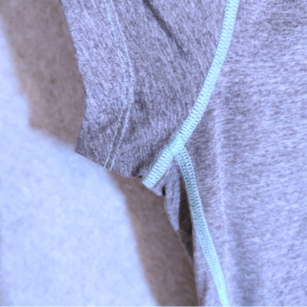 The North Face Ruched T-Shirt Women's Size Medium Gray Blue Teal Short Sleeve - Picture 3 of 7